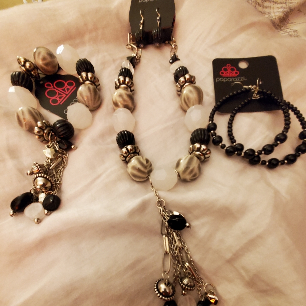 Paparazzi 3 pc Black and White Necklace, Bracelets, & Earrings NWT